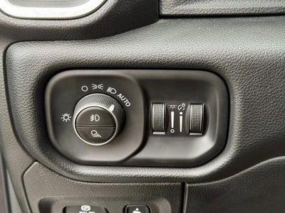 2019 RAM 1500 Laramie 4x4 Crew Cab 5'7" Box