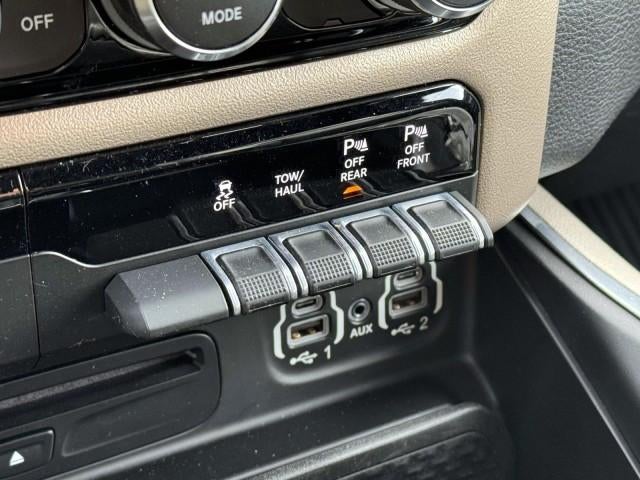 2019 RAM 1500 Laramie 4x4 Crew Cab 5'7" Box