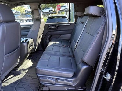 2025 Chevrolet Suburban 4WD RST