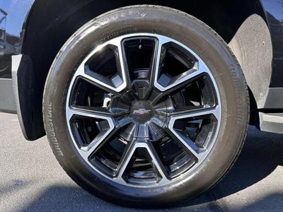 2025 Chevrolet Suburban 4WD RST