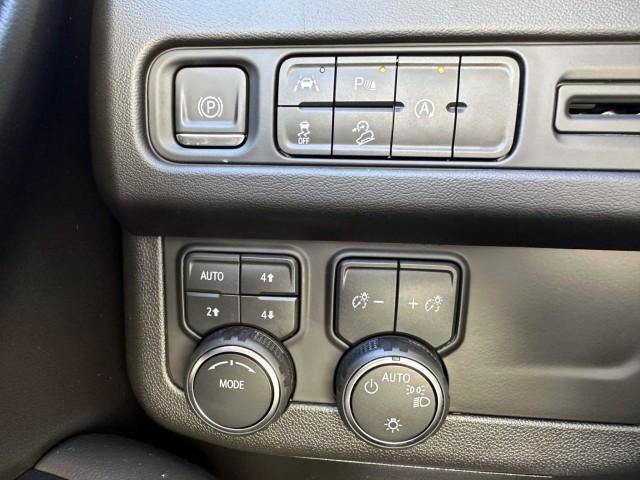 2023 Chevrolet Suburban 4WD Premier