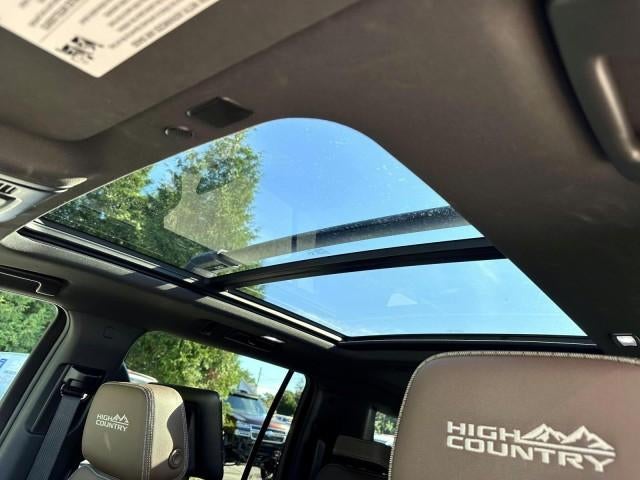 2023 Chevrolet Suburban 4WD High Country