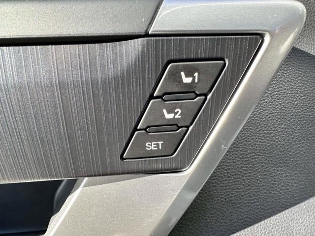 2024 Toyota Sequoia Platinum 4WD (Natl)