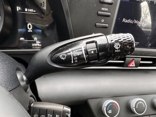 2023 Hyundai ELANTRA SE IVT