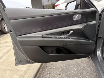 2023 Hyundai ELANTRA SE IVT