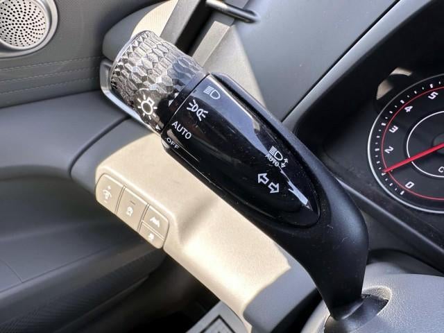 2023 Hyundai ELANTRA SE IVT