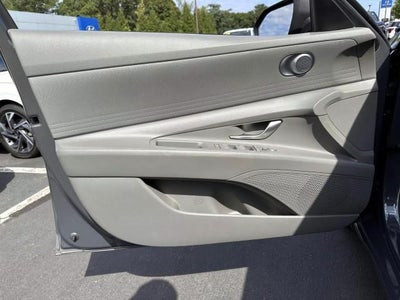 2023 Hyundai ELANTRA SE IVT