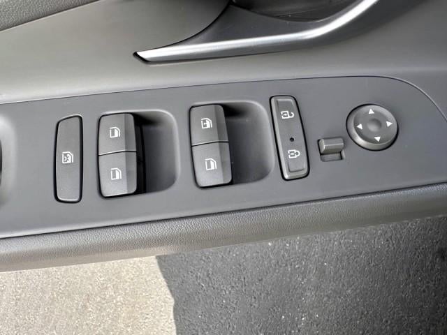 2023 Hyundai ELANTRA SE IVT