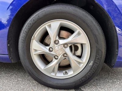 2023 Hyundai ELANTRA SE IVT