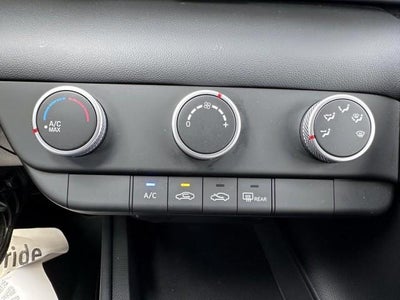 2023 Hyundai ELANTRA SE IVT