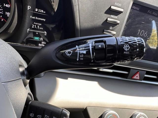 2023 Hyundai ELANTRA SE IVT