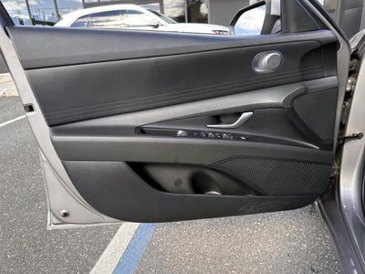 2023 Hyundai ELANTRA SE IVT