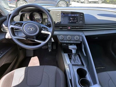 2023 Hyundai ELANTRA SE IVT