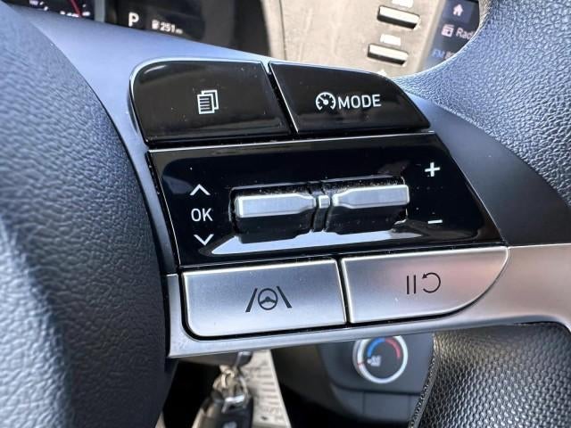 2023 Hyundai ELANTRA SE IVT
