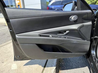 2023 Hyundai ELANTRA SE IVT