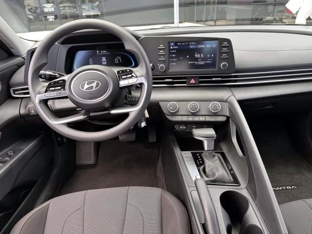 2025 Hyundai ELANTRA SE IVT