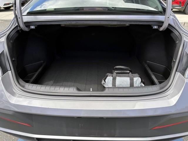 2025 Hyundai ELANTRA SE IVT