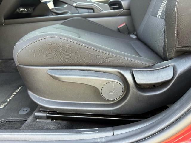 2024 Hyundai ELANTRA SE IVT