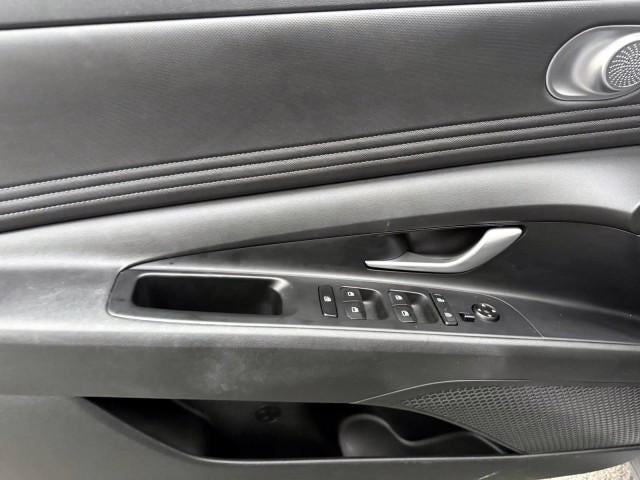 2023 Hyundai ELANTRA SEL IVT