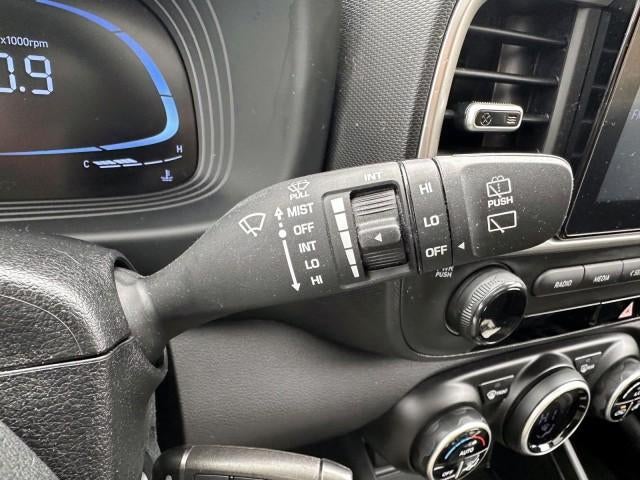 2023 Hyundai VENUE SEL IVT