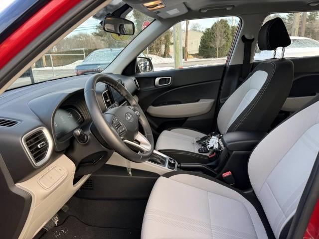 2023 Hyundai VENUE SEL IVT