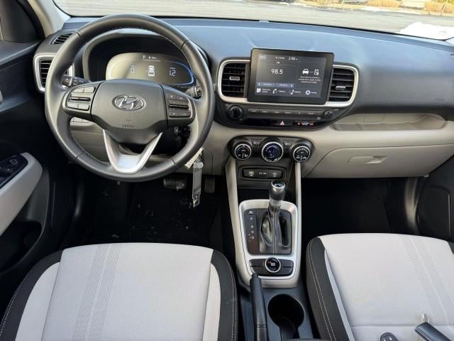 2023 Hyundai VENUE SEL IVT