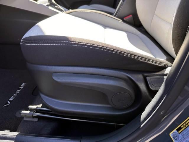 2023 Hyundai VENUE SEL IVT