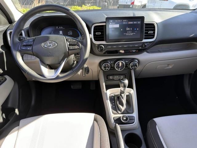 2023 Hyundai VENUE SEL IVT